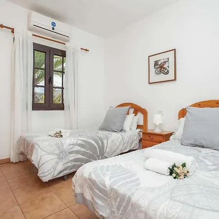 Playa Blanca Sleeps 6 Air Con Wifi Vila *